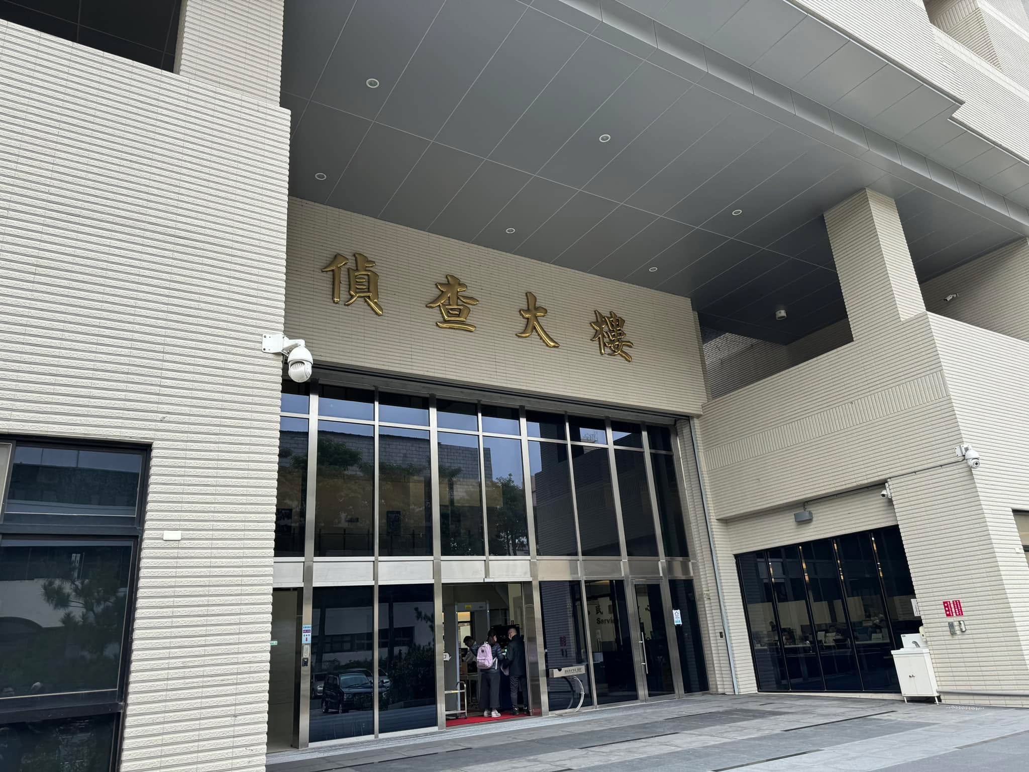 文章預覽：今早結束春節前最後的一庭，感謝過去一年所有人的照顧，龍年再…